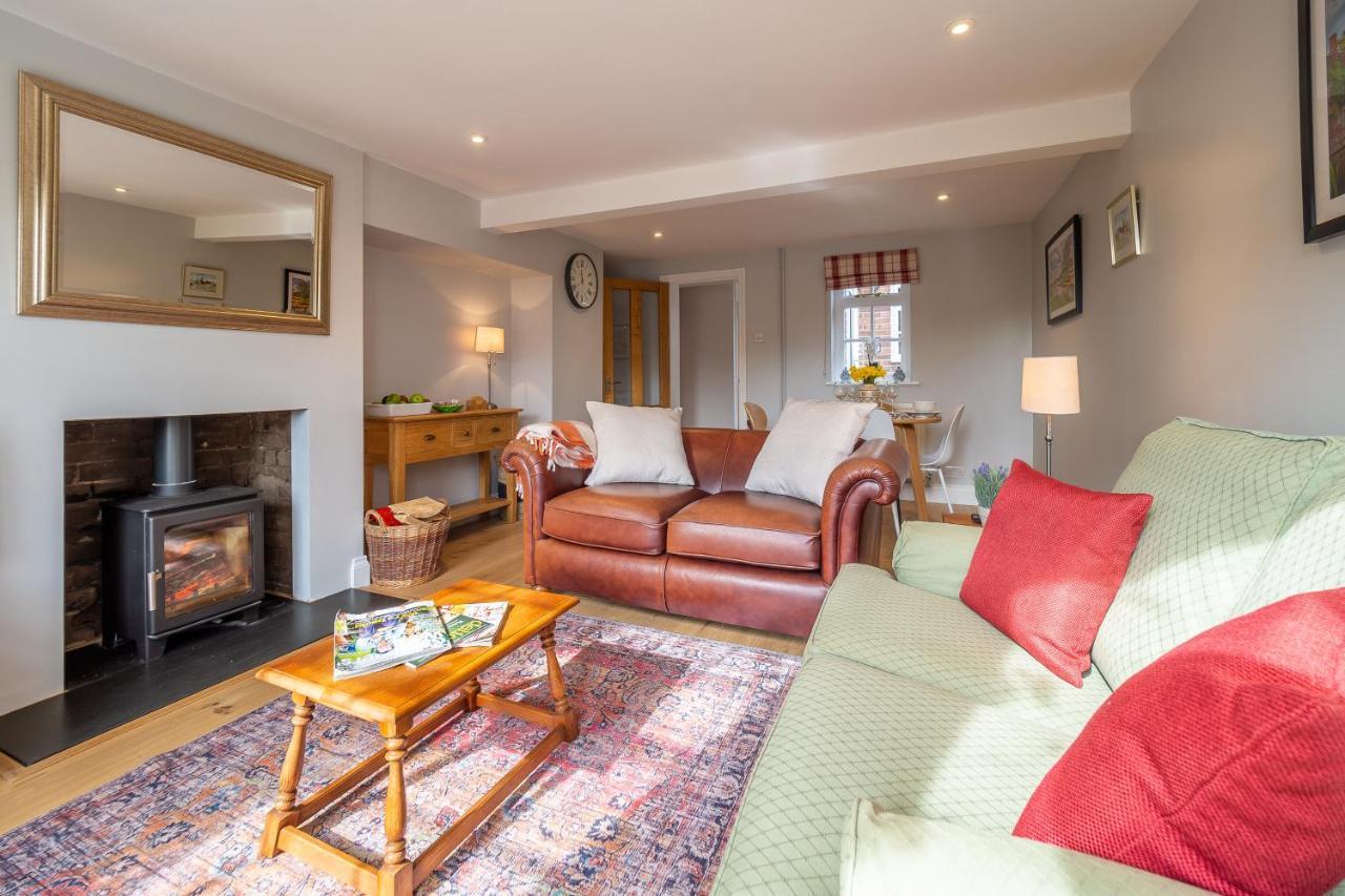 Adorable With A Log Burner In Heavenly Village - Constable *